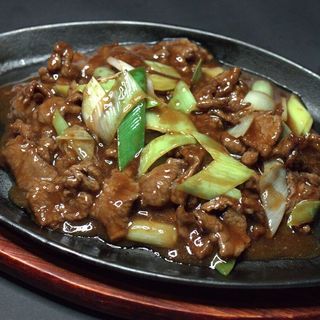 Ternera con puerros a la plancha