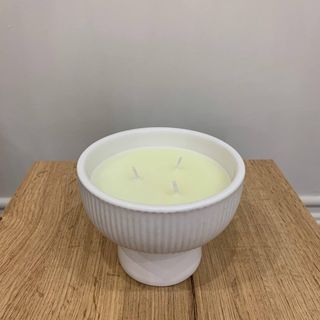 Свічка в декоративному кашпо 