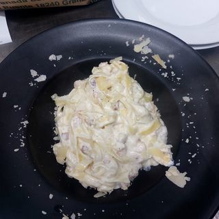 Tagliatelle A La Carbonara De Gambones