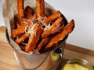 Батат фрі з пармезаном (150g)