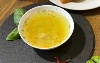 Бульйон з куркою та локшиною