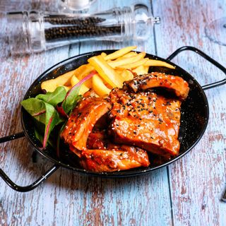 Coaste de porc cu sos african