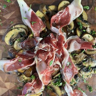 Champiñones con ibérico 