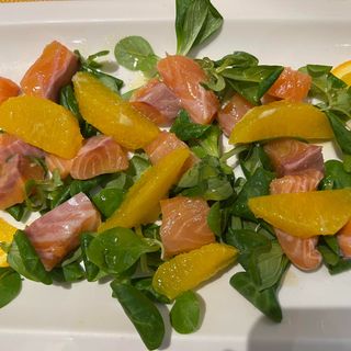 Dadolata di salmone crudo agli agrumi
