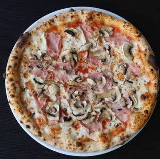Prosciutto e Funghi