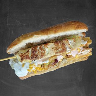 Sandwich cu frigăruie porc