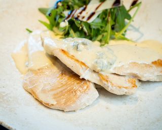 Pollo con crema al gorgonzola