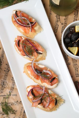 Тапаси с пушена сьомга (160г)