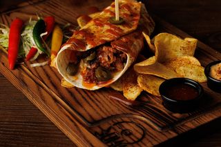 Zona hot chopped cheese sendvič