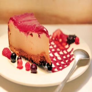 Tarta de queso con frutos rojos