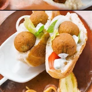 Falafel specjalny bułka średni