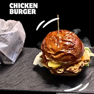 CHICKEN BURGER + CARTOFI PAI + SOS