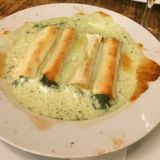 Canelones de espinacas y piñones gratinados   