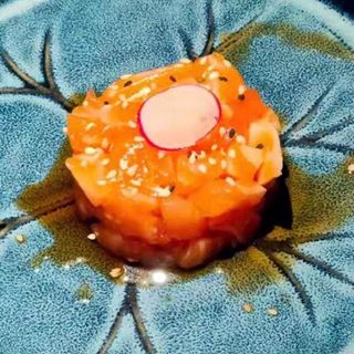 75. Tartare di salmone