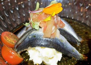 Lomitos Anchoa, Crema De Manzana