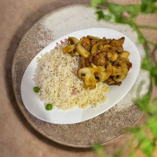 Carne de Vaca com Gambas e Arroz