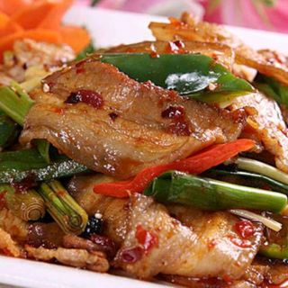 Pancetta saltata con peperoni (piccante)