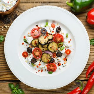 Салата с котидж сирене