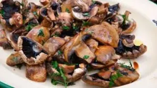 Champiñones Laminados Al Vapor Con Ajo Y Perejil