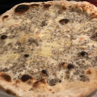 Pizza 4 Formaggi Trufada (33 Cm.)