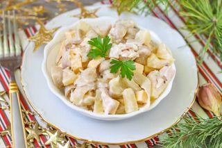 Салат з куркою (150г)