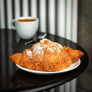 Croissant marcepanowy