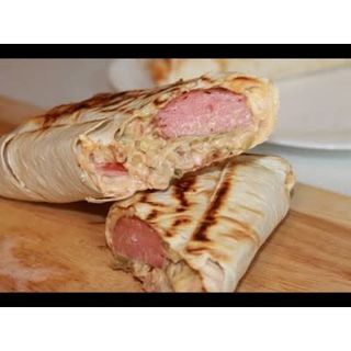 Баварська сосиска в лаваші (200г)