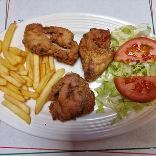 3 Piezas De Pollo + Ensalada + Patatas
