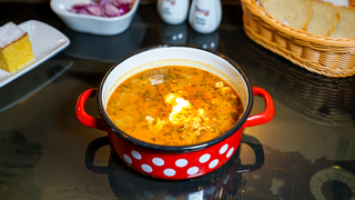 Supa de fasole ciolan/ceapa rosie/paine/desert