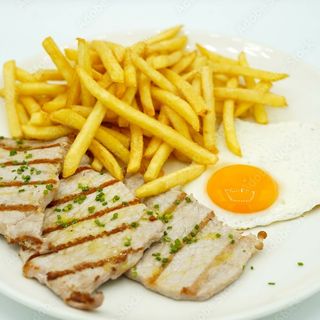 Lomo, Patatas Y Dos Huevos