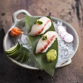 Nigiri de pescado blanco (dorada o lubina) (2 piezas)