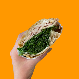 Pavo, Queso Crema, Pepino Y Espinacas Baby