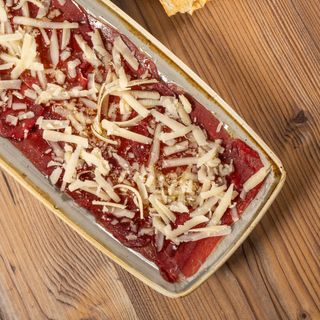 Carpaccio de cèrvol amb virutes de parmesà