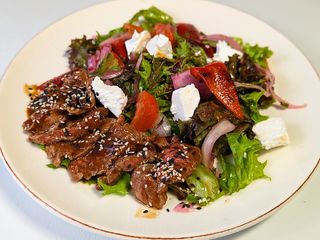 Теплий салат з телятиною (250g)