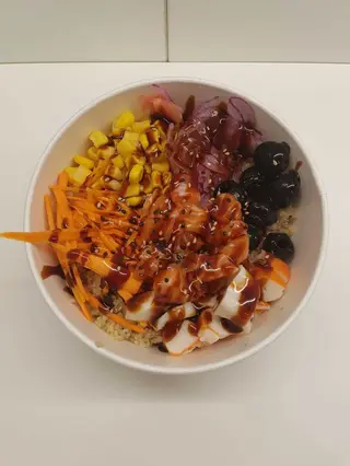 Pokè salmone