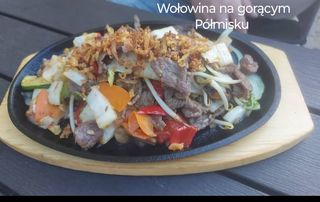 Kaczka po tajsku na gorącym półmisku