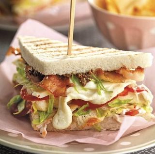 Sándwich Club De Pollo