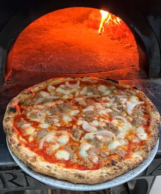 Pizza Tonnara (33 Cm.)