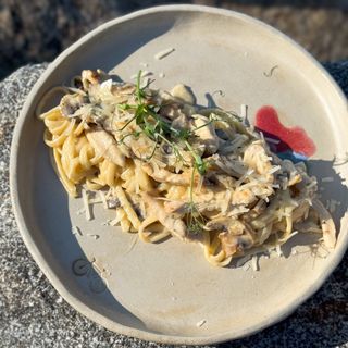 Pasta with chicken and mushrooms