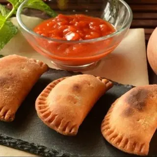 EMPANADA DE JAMON Y QUESO