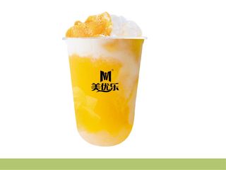 Boisson à la mangue, lait de coco et grains de sagou 