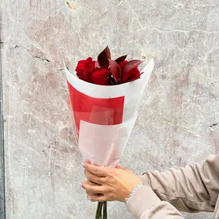Tres Tallos De Rosas Rojas