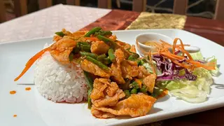 Pad prik gaeng moo/kai/kung