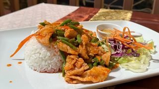 Pad prik gaeng moo/kai/kung