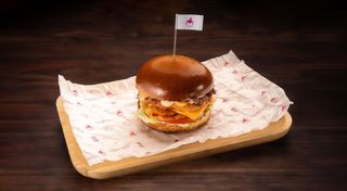 Бургер з куркою та беконовим джемом