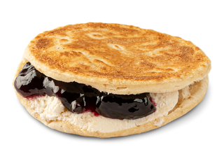 Tigella dolce con Ricotta e Marmellata di mirtilli