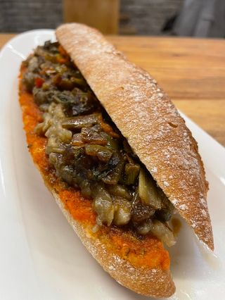 “EL HORTELANO” bocadillo en pan rústico. (Vegetariano).