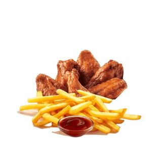 Alitas de pollo con patata y salsa