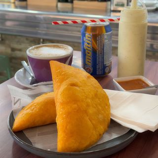 Empanada De Jamón Y Queso