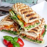 Panini Poulet Au Feu De Bois avec Frites